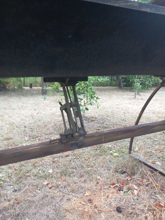 Продавам масивно барбекю