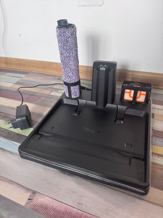 Aspirator fara fir cu spalare Shark Hydrovac Cordless