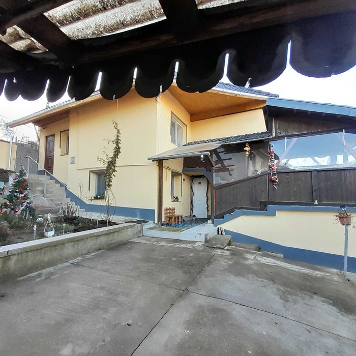 Casa compusă din 6 camere