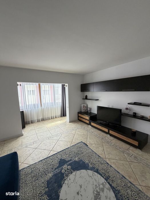 Apartament 3 camere de închiriat. Direct proprietar.