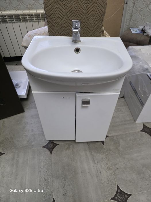 Продам раковину  с тумбой