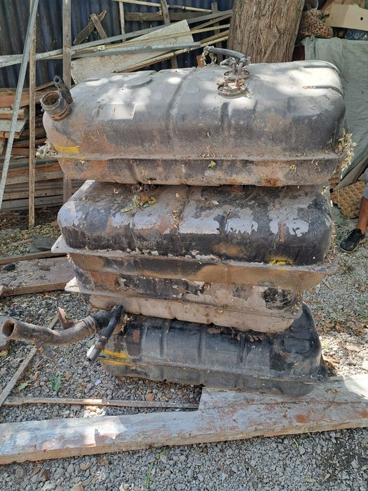 Продам бензо бак для газели