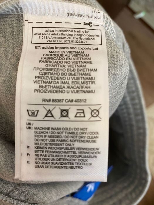 Pantaloni scurti originali Adidas XL si XXL Nu nike jordan