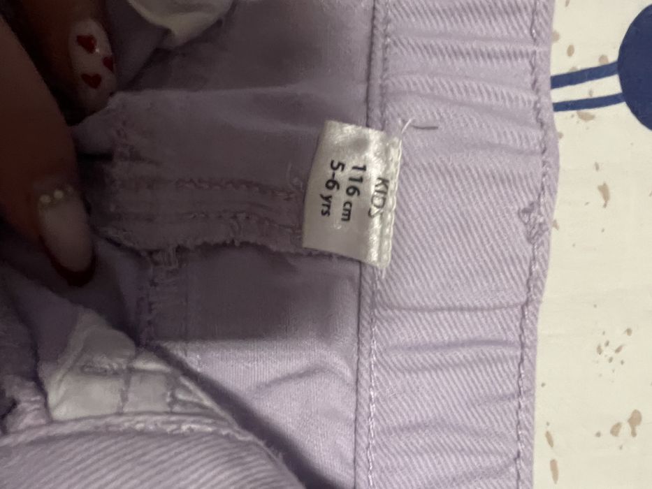 Детски дънкита в бяло и Млечно лилаво