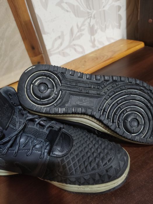 Продам зимние кроссовки