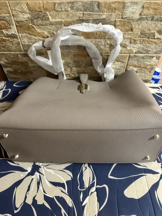 Чанти нови Furla Sofia/Фурла бежова и черна с дръжки за рамо, голям размер