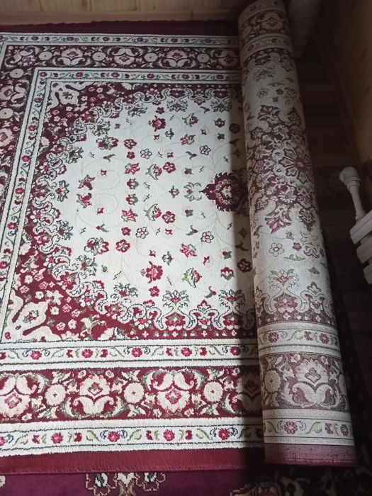 Продам хороший толстый чистый ковер