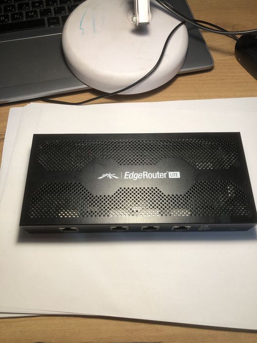 Продам роутэр  UBİQUİTİ Edge Router Lite-3 б/у