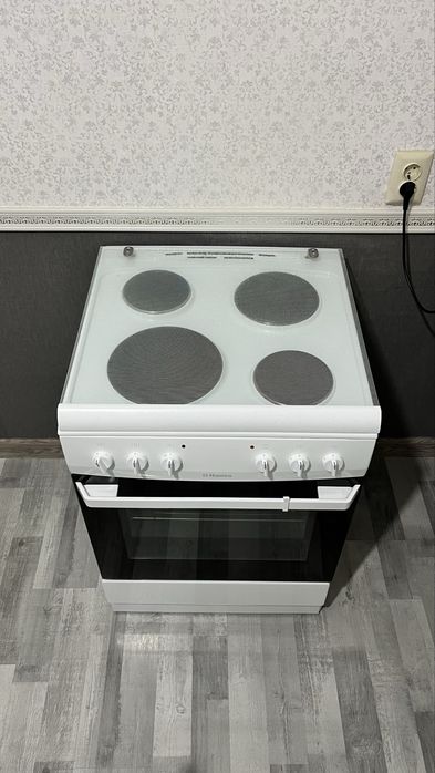 Плита Hansa в отличном состоянии, полностью работает.