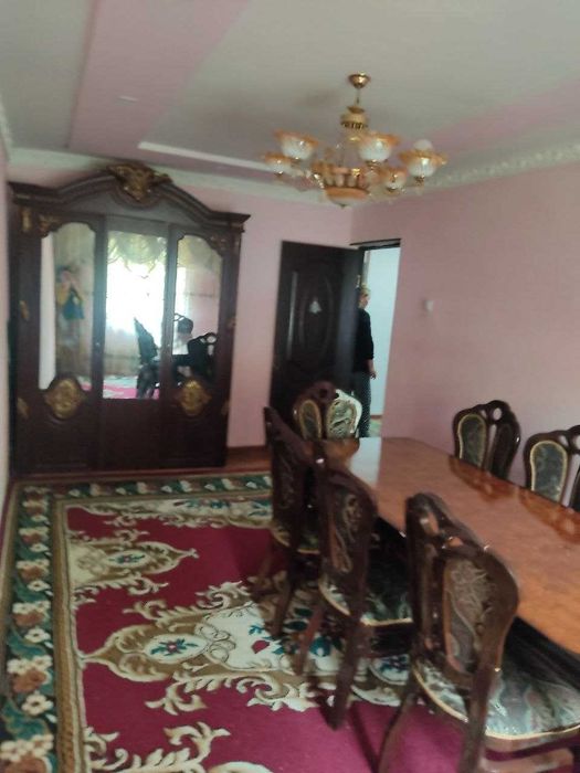 Чирчиқда 3хонали кв срочно сотилади  1 этаж 4мк 33000$ келишамиз