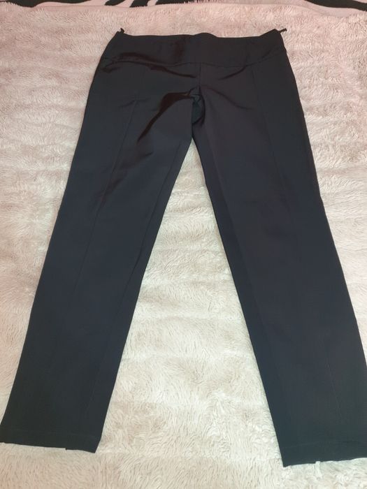Ofer spre vânzare pantaloni de brend !