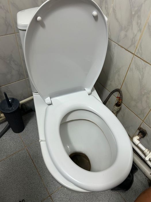 Продам унитаз с бочком