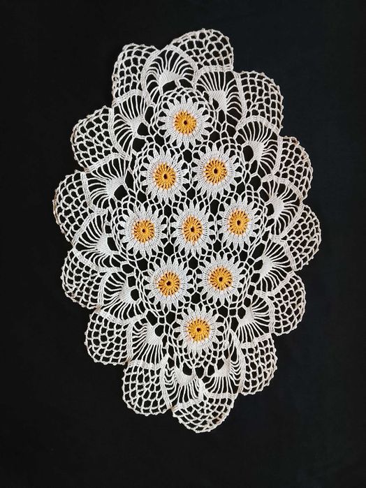 Покривки и подложки, плетени на една кука.