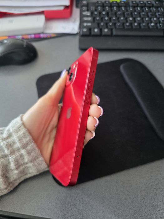iPhone 13 rosu ediție limitată