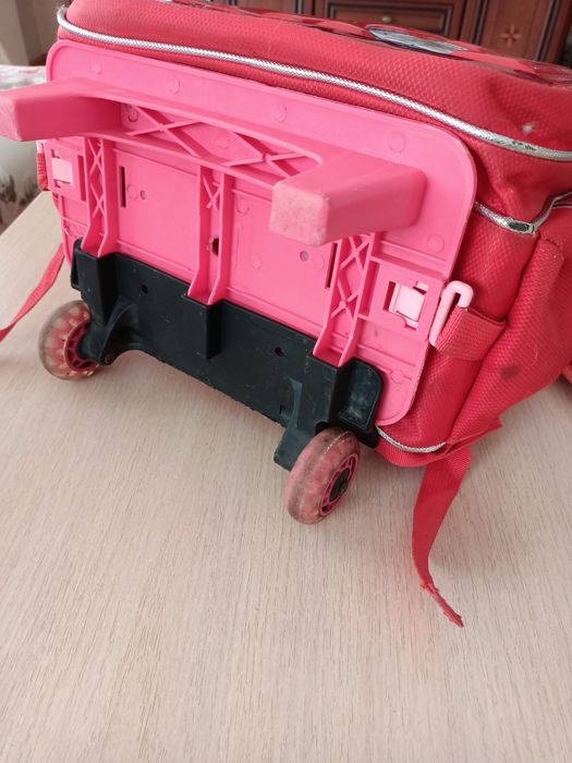 Продам школьный портфель