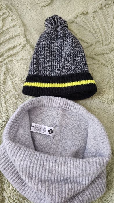 căciulă dublată polar+fular circular TEX ,nou