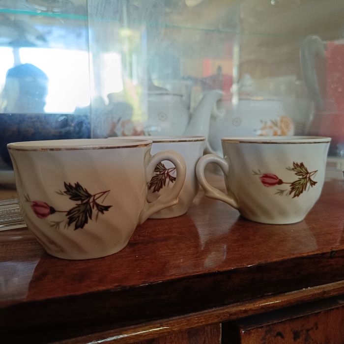 Порцелан- Сервиз за кафе от български порцелан,супник и 3 чаши подарък