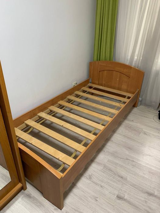 Продам кровать с матрасом