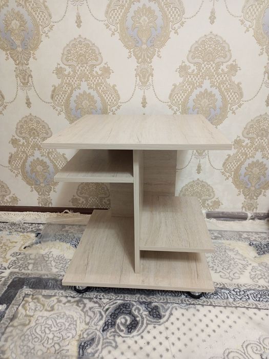 Продаётся журнальный столик.