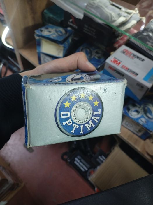 На Мерседес бмв запчасти