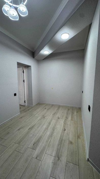 Продаю квартиру в Яшнабадском районе Новострой ул ИЗЗАТ 2х ком 2-этаж