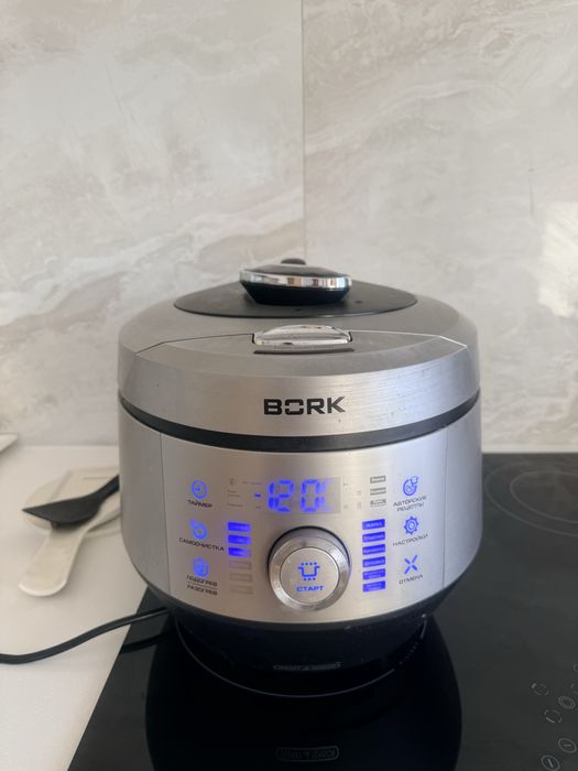Продам мультиварку Борк U800
