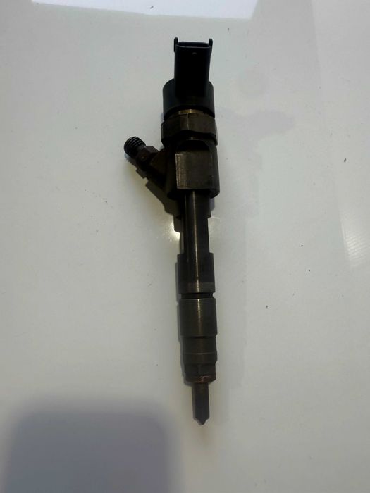 Injector Renault Trafic 1.9 dCi cod 0445110146