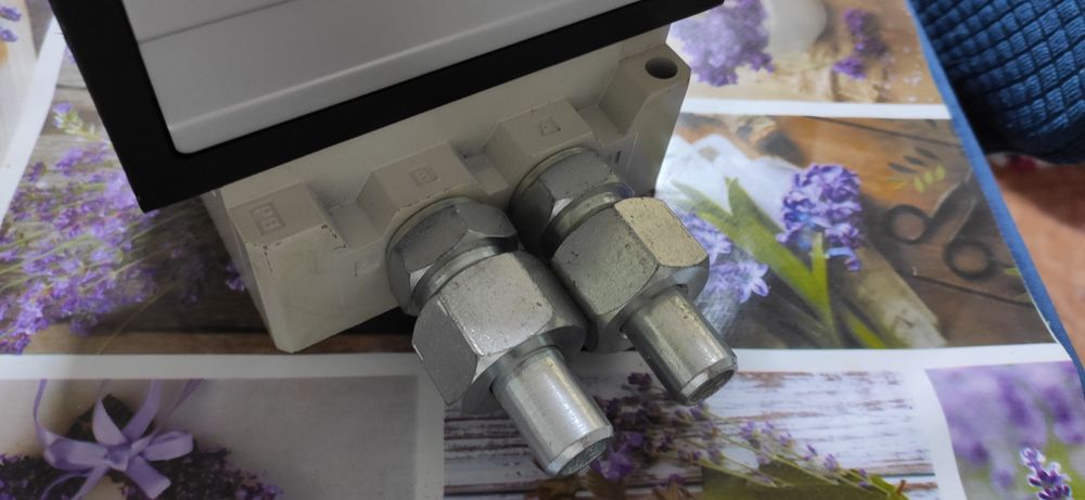 Electrovalva pneumatica cu placa de baza și regulator