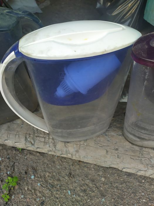 Продам три кувшина фильтра для воды.