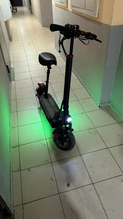 скутер с седение