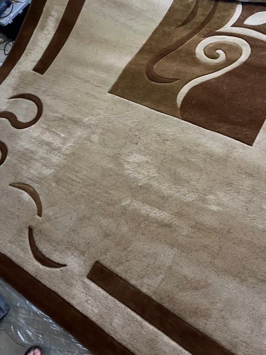 Vand  2 covoare unul de 3m/4m si unul de 1,5m/2m in stare foarte buna