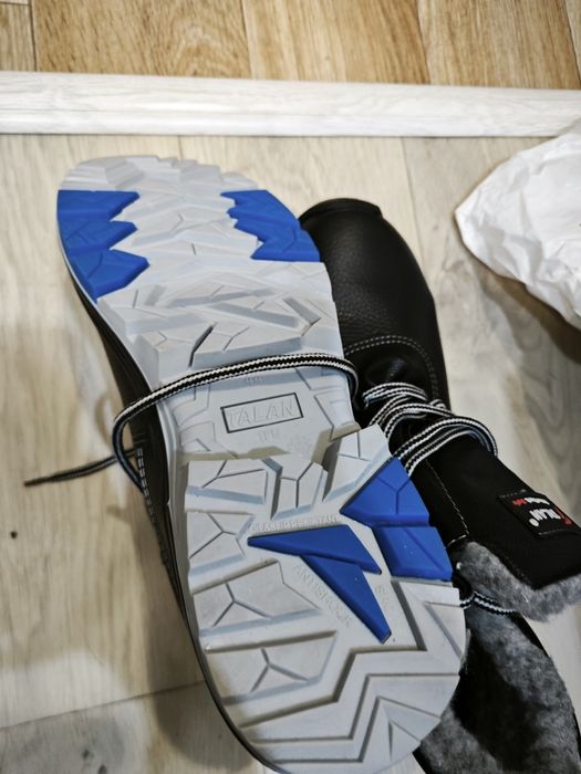 Продам новые мужские ботинки