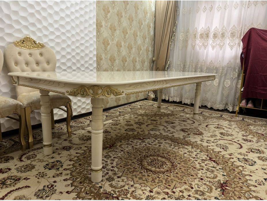 Стол-Хонтахта сотилади!