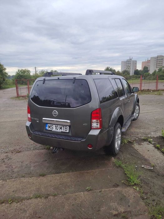 Vând  Nissan Pathfinder