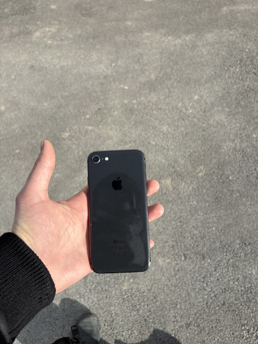 Продам айфон 8 б/у