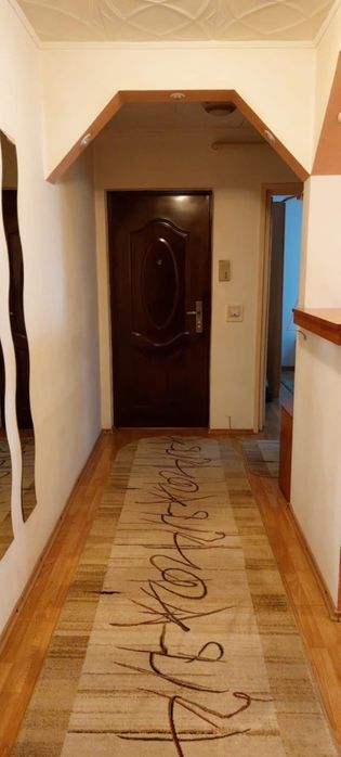 Inchiriez apartament 3 camere in  Fagaras  b-dul Unirii parter