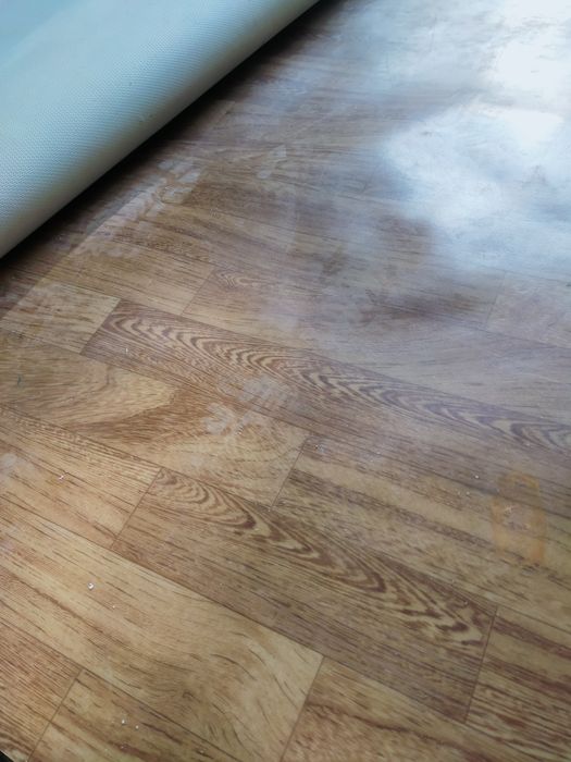 Линолеум, тумбочки