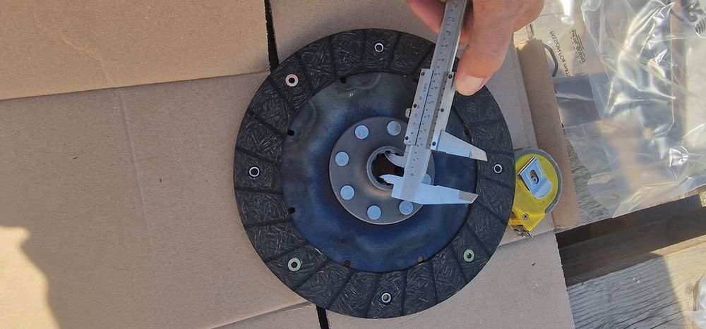 Disc ambreiaj tractor fiat 300 preț 350 lei se poate trimite prin curi