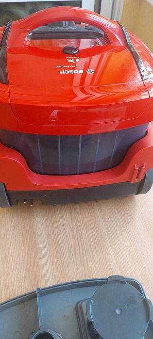 Aspirator cu spălare Bosch BWD421PET ProAnimal – aspirare uscată, spălare și aspirare lichide