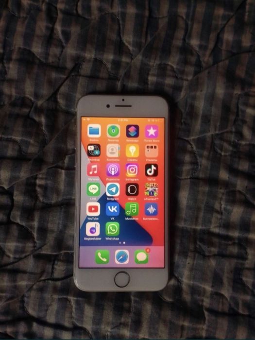 Продам iPhone 7.