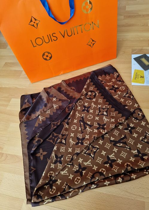 Esarfa matase naturala LV super model, saculet, etichetă