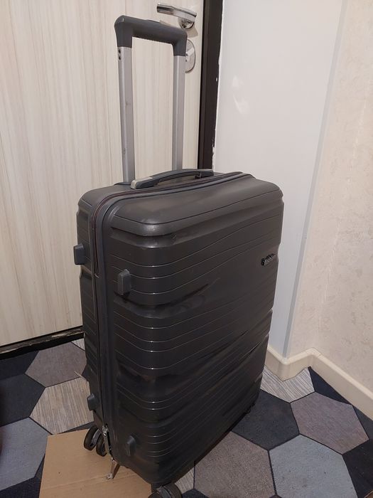 Продам  чемодан  дорожный