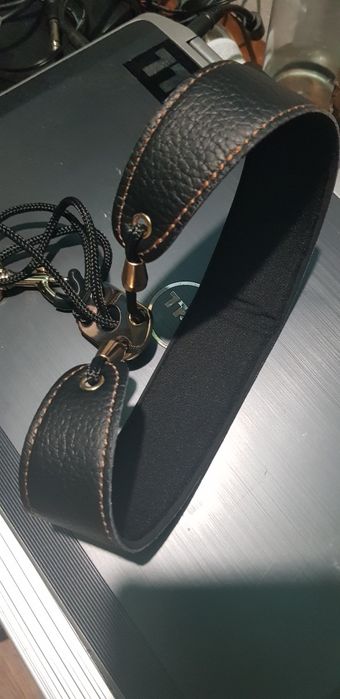 Луксозна каишка БЯЛА и ЧЕРНА за саксофон,кларинет,бузуки