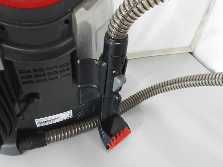 Прахосмукачка с мокро почистване - BISSELL 330W