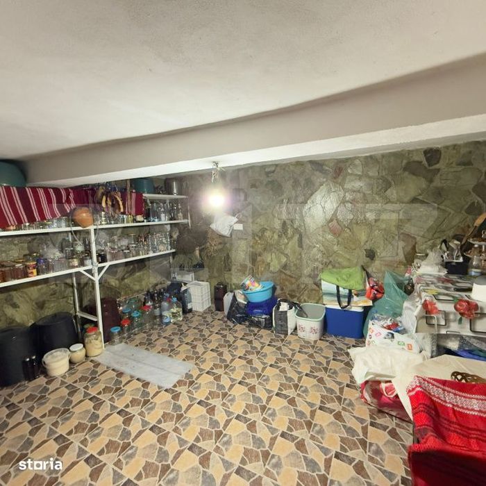 Casa de vanzare, la 10 km de orasul Targu Jiu