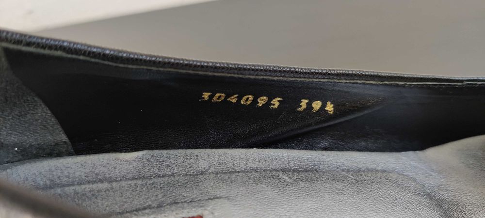 Pantofi PRADA originali marime 39,5 piele naturala toc mic stare excelenta