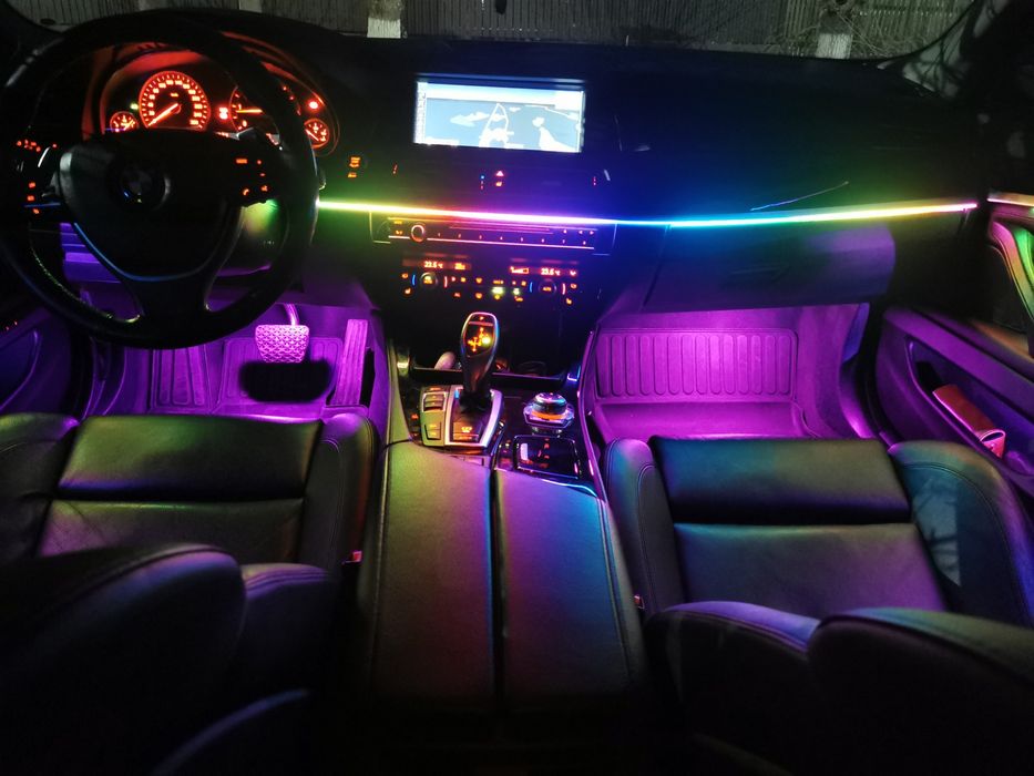 Montez lumini ambientale auto