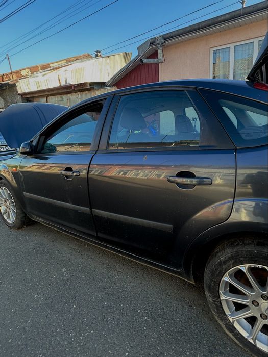 Vand Ford pentru dezmembrari