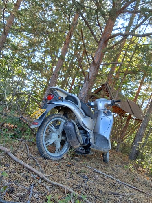 Vând scuter Aprilia scarabeu 100 pentru camp