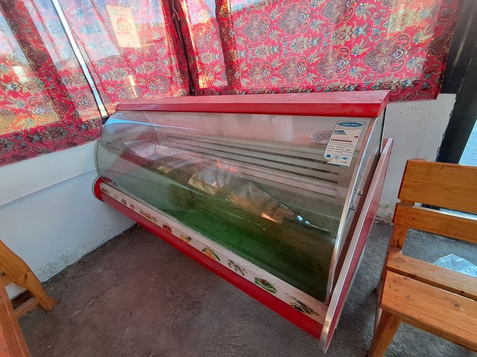 Vitrina holati ideal ishlab turibdi
